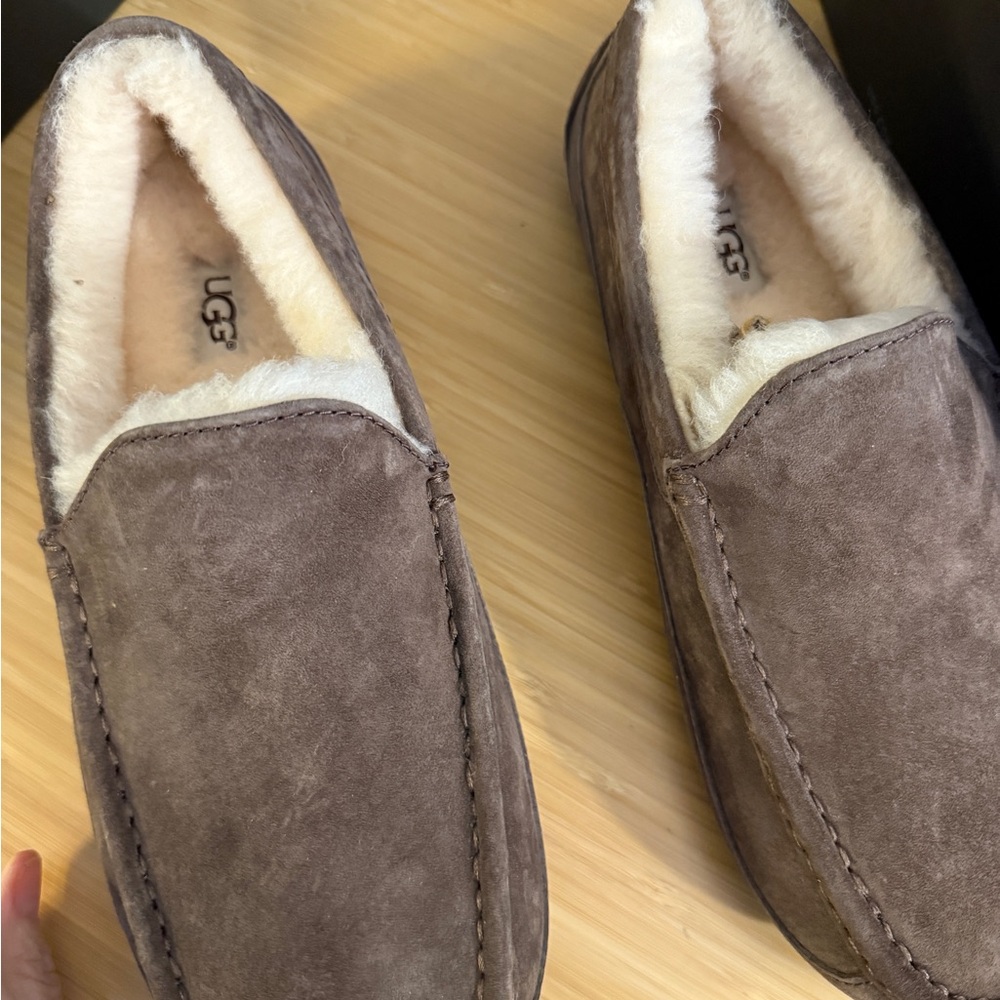 UGG Men's Ascot Slippers - Dark Gray - NEW IN BOX makes for a great gift!🎁